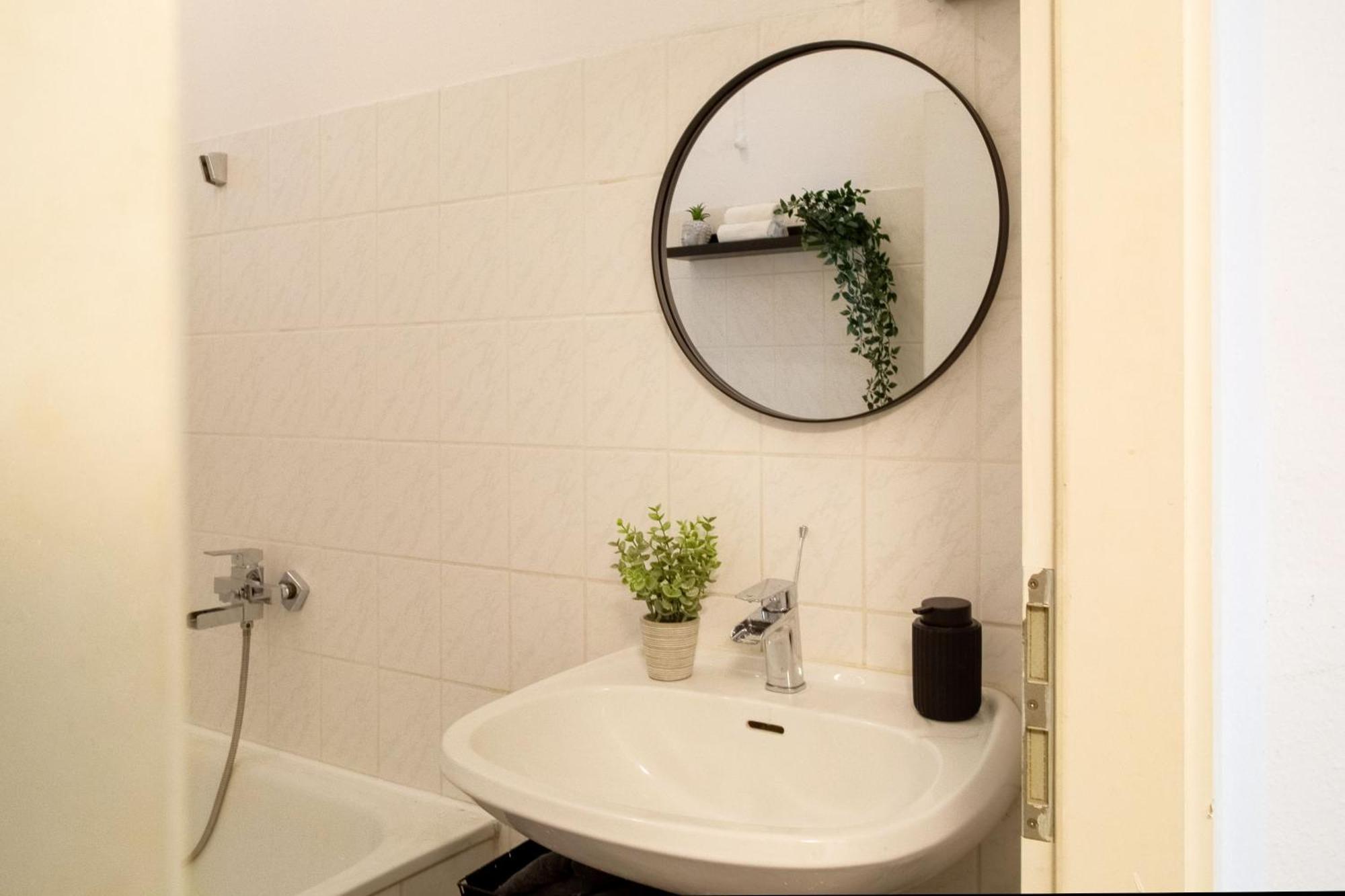 Appartamento Massagesessel, King-Sized Bed, Billardtisch, 2 Couches Berlino Esterno foto